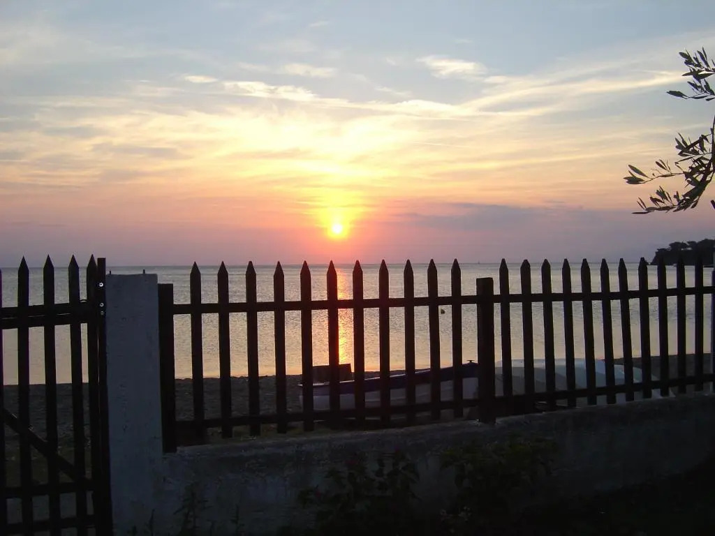 Beachfront Home For 4, Kalifteri Beach, Afissos