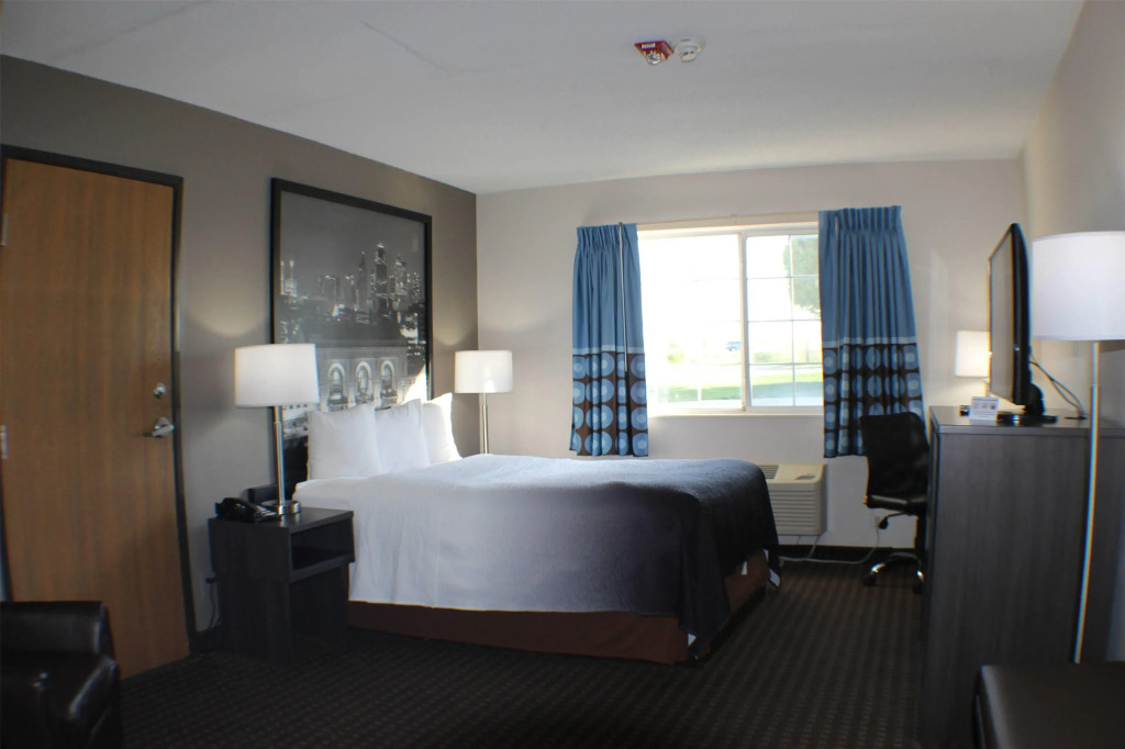 Super 8 by Wyndham Gardner