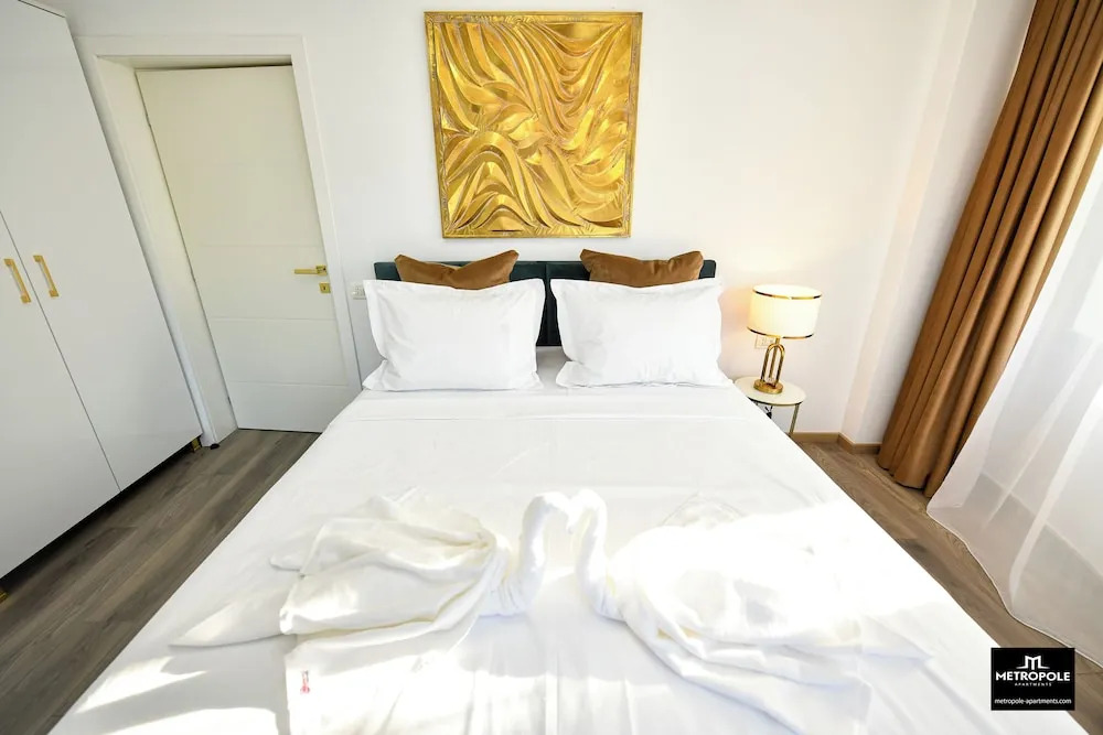 Metropole Apartments Central City