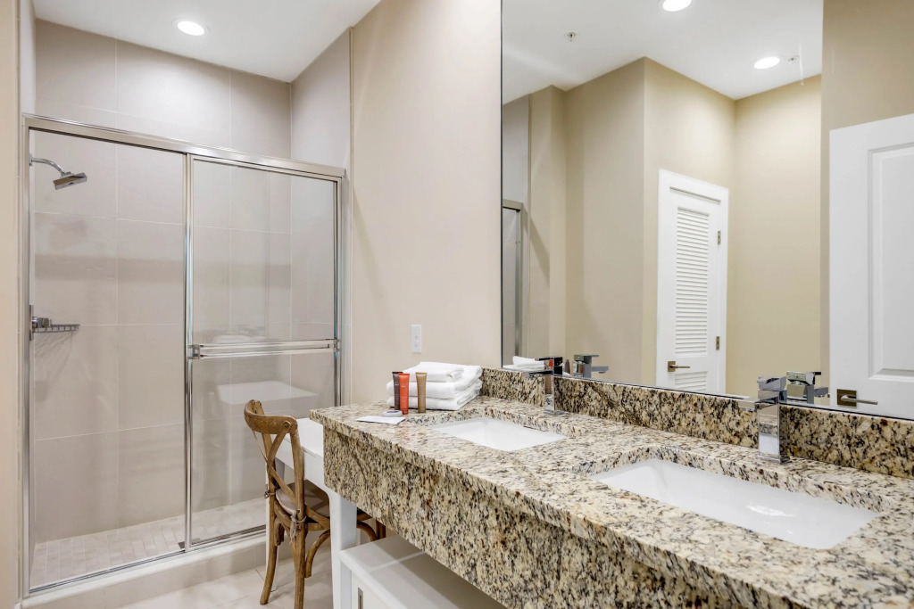 3 Bedrooms35 Bathsmagic Village Yards 7669 Rd