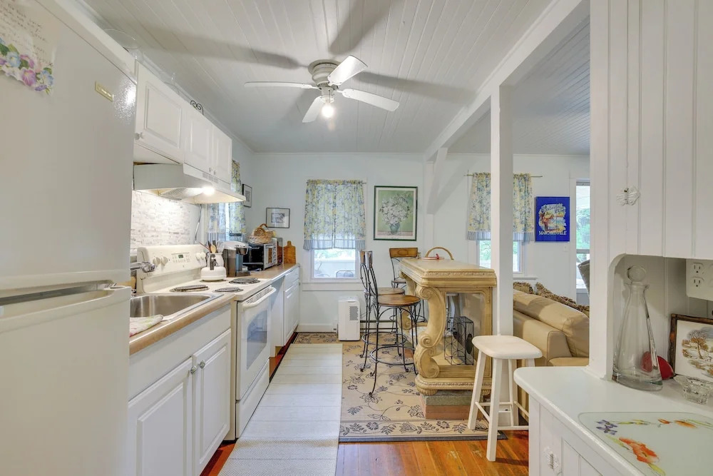 Charming Danbury Cottage w/ Lake Kenosia Access!