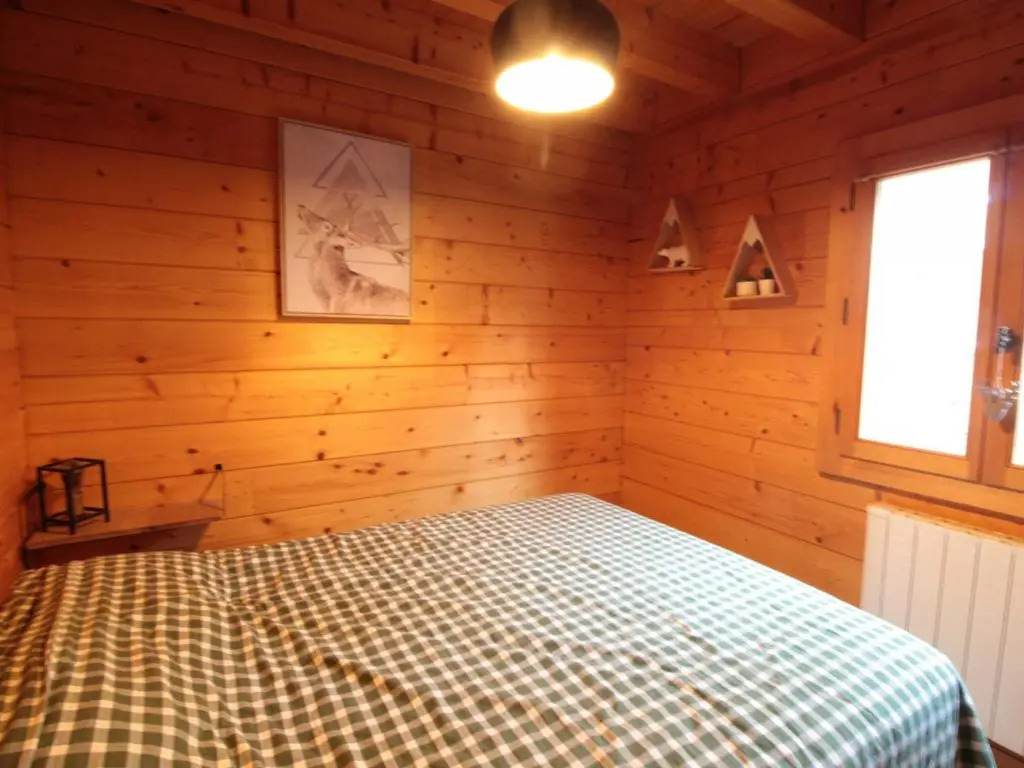 Chalet équipé avec poêle et garage, proche centre et remontées mécaniques - FR-1-572-107