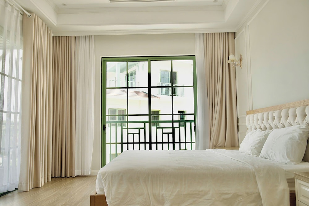 V120 The Signature Tropical Villa