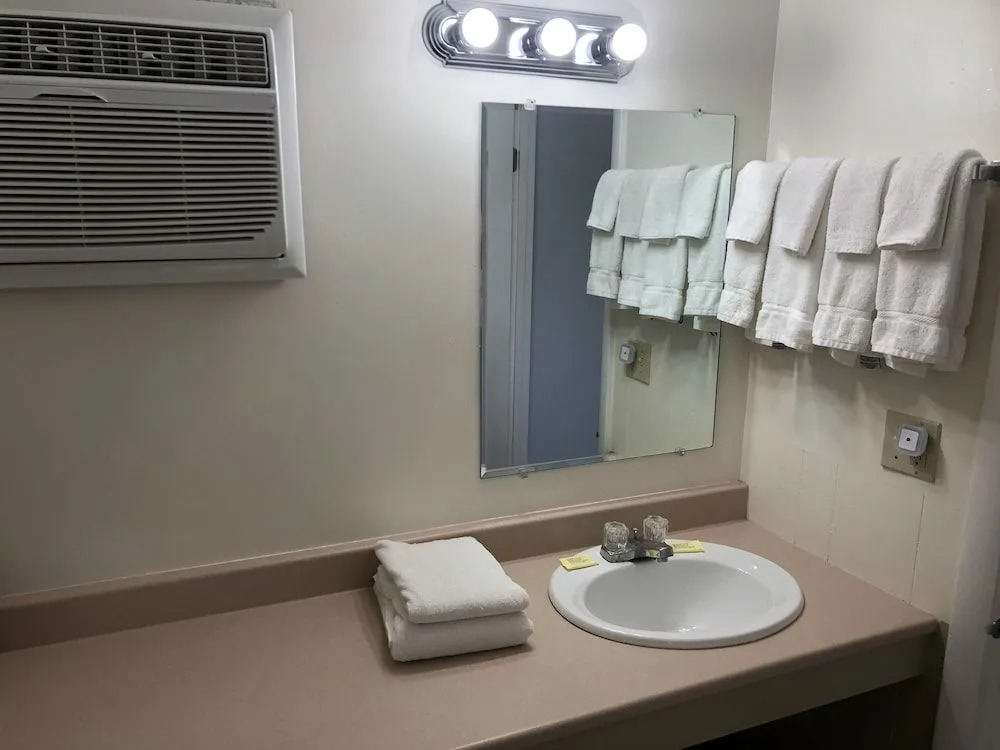Evergreen Motel