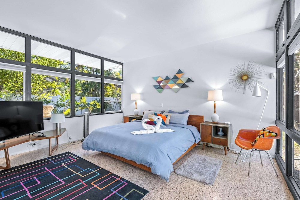 Mid Century Modern Weekly Winter Rates!