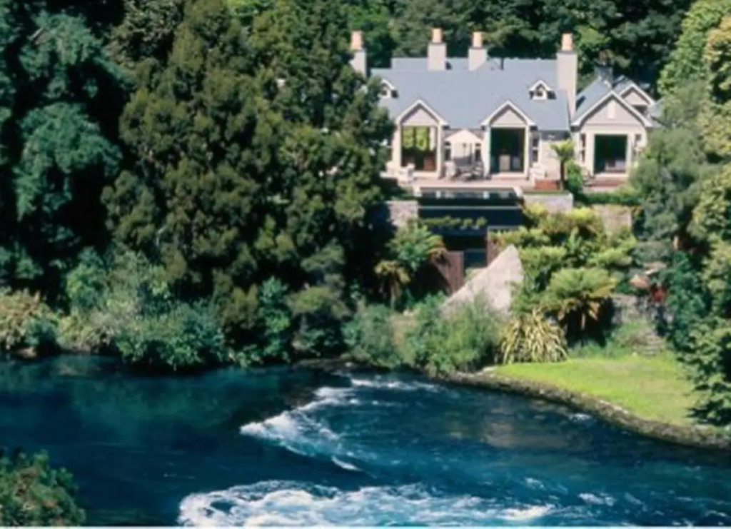 Huka Lodge, Beckons