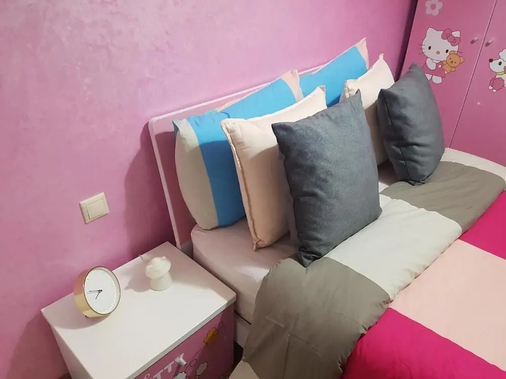 Elegant 2BR, Private Terrace, AC, Fast WiFi & Parking, Maarif
