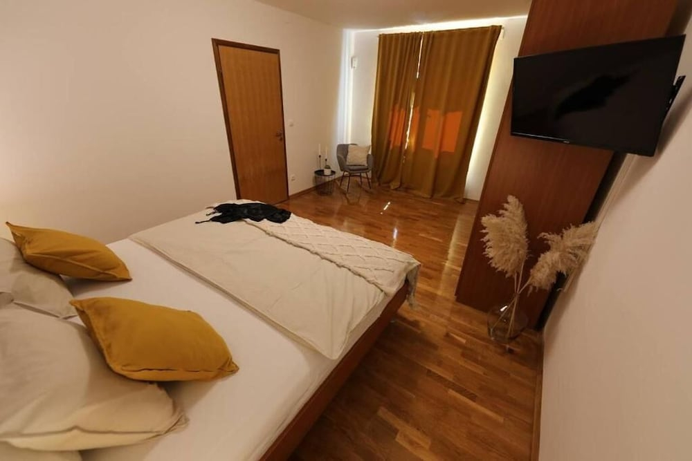 House Ivona