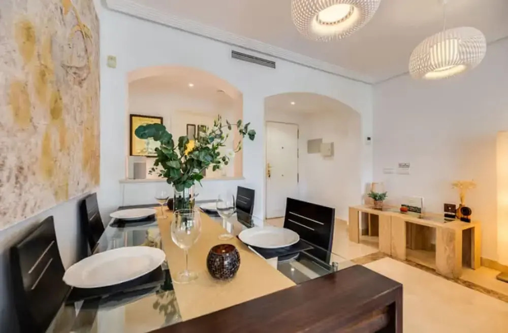 2 Bedrooms - Sleeps 4 - Garden and Pool With View