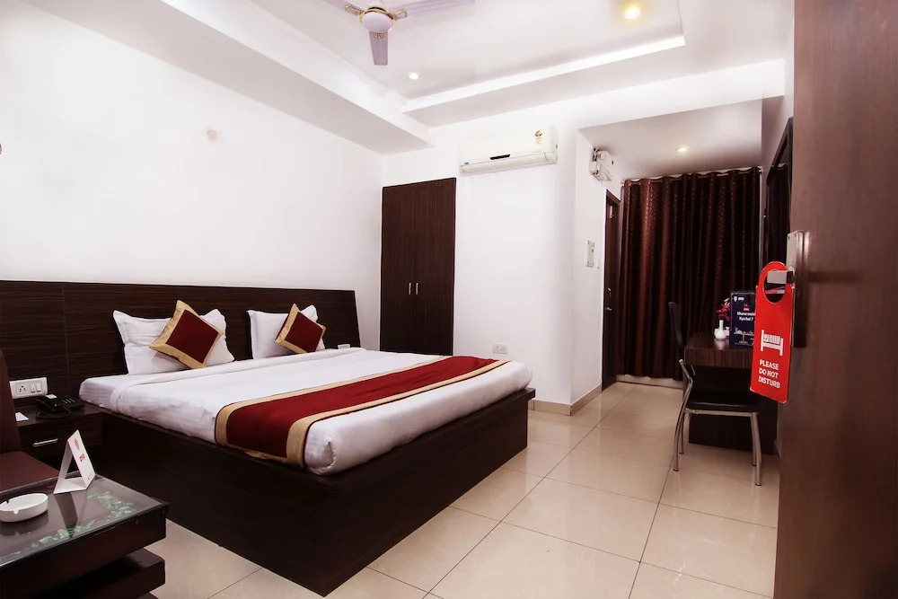 OYO 6804 Hotel Buddha Residency