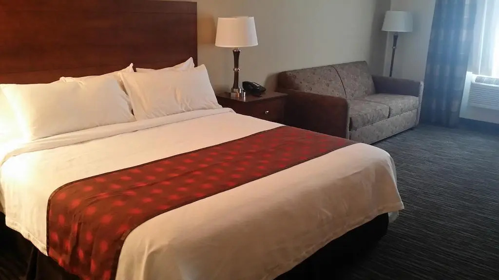 American Inn & Suites