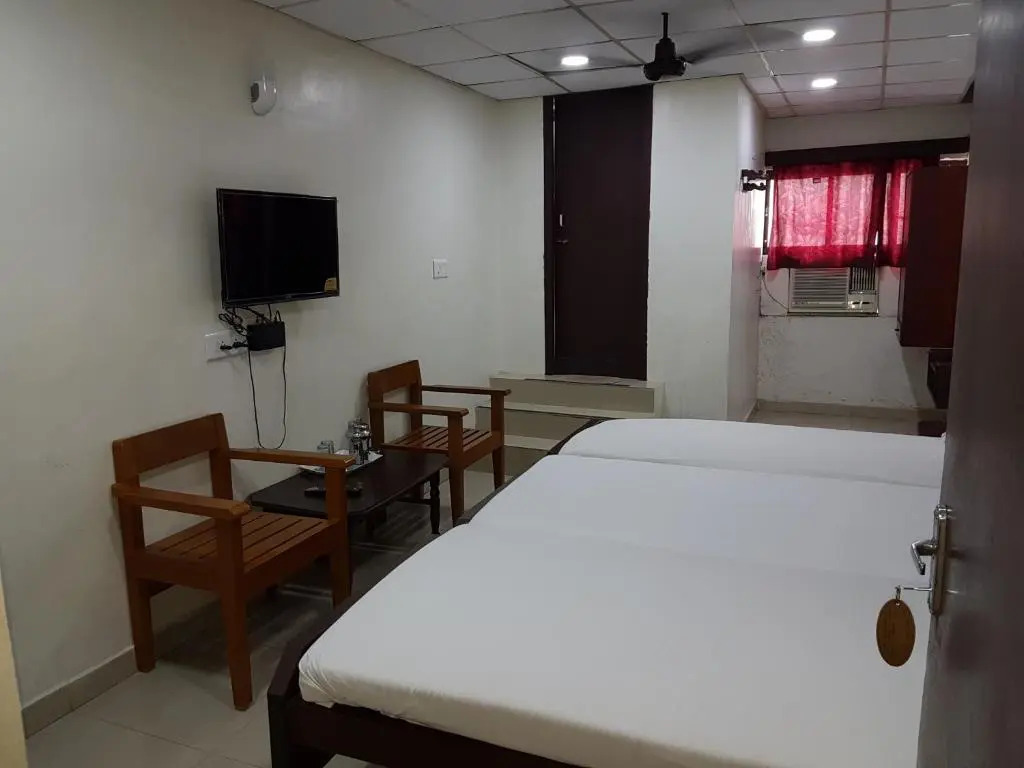Hotel Sorrento Guest house Anna Nagar East Metro Shenoy Nagar metro budget monthly daily rooms