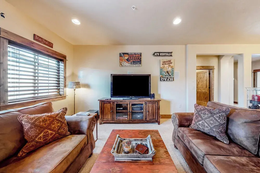 3BR w/ Balcony, Central AC & Deck