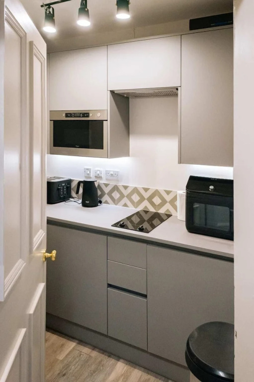 Chic 1BD Flat - W/views of Edinburgh Castle!