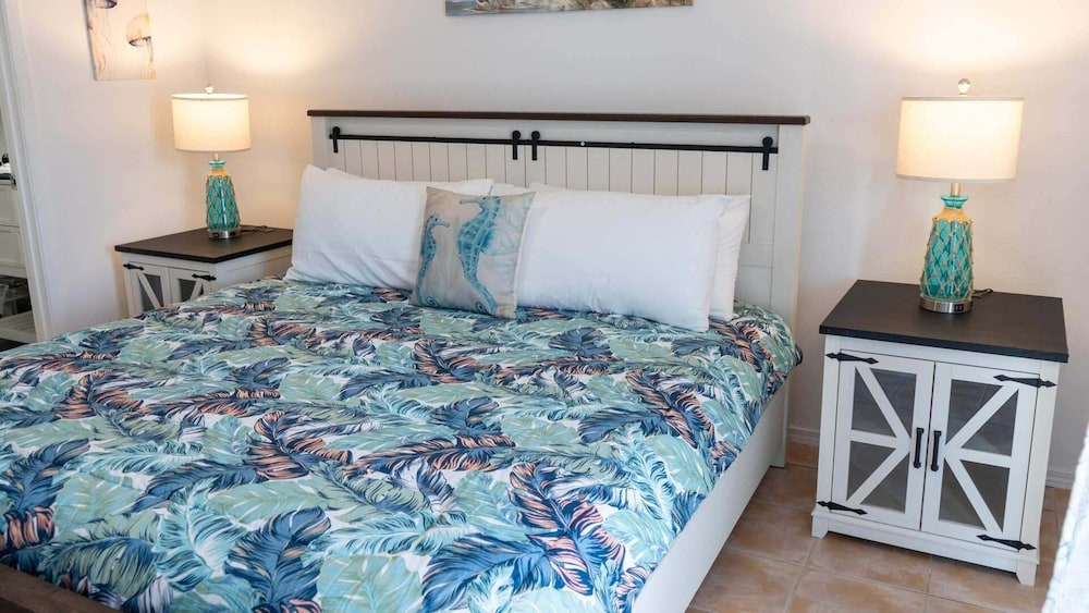 Walkable Location 99 Steps To Beach Pool 2 Bedroom Apts