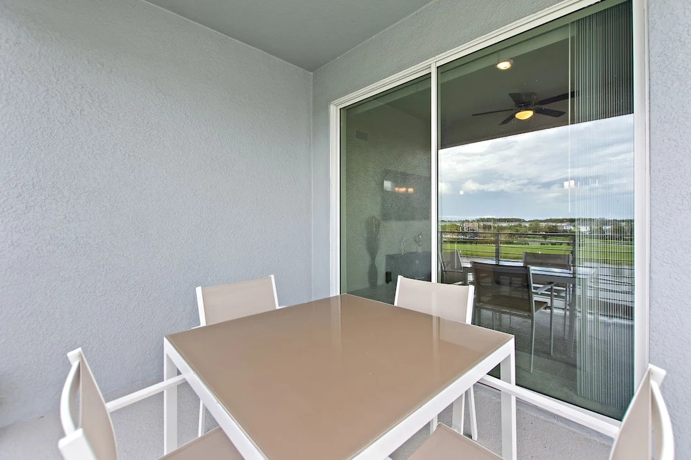 Triple Header Storey Lake By Shine Villas #700