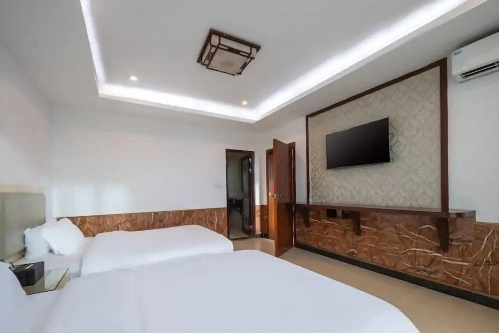 Junyue Business Hotel