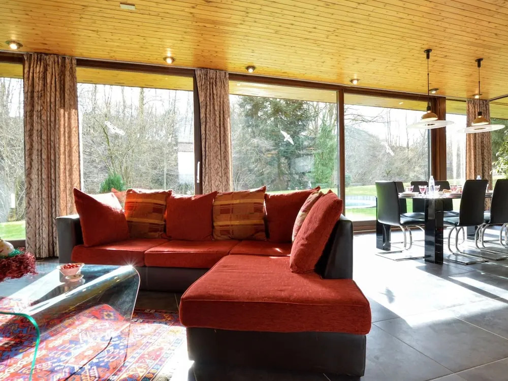 Luxury Villa with Swimming Pool near F1 Circuit