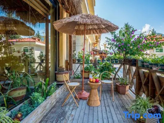 Yujian · MeetheMountain · Snow Mountain Panoramic Suite Homestay (Hailuogou Tourist Center)