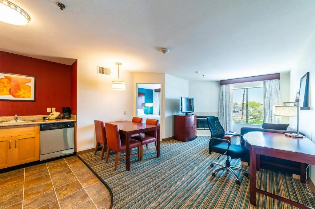 Metro PHX Upstairs 2bd sleeps 6 heated pool PETS ALLOWED