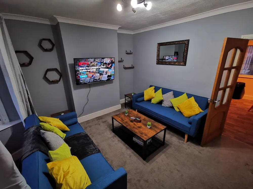 Your Night Inn @ i54