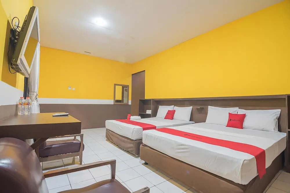 RedDoorz near Alun Alun Subang