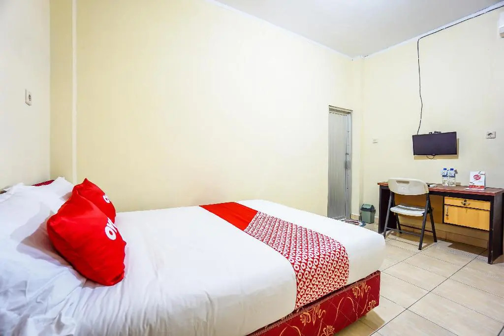 OYO 1720 A2b Residence