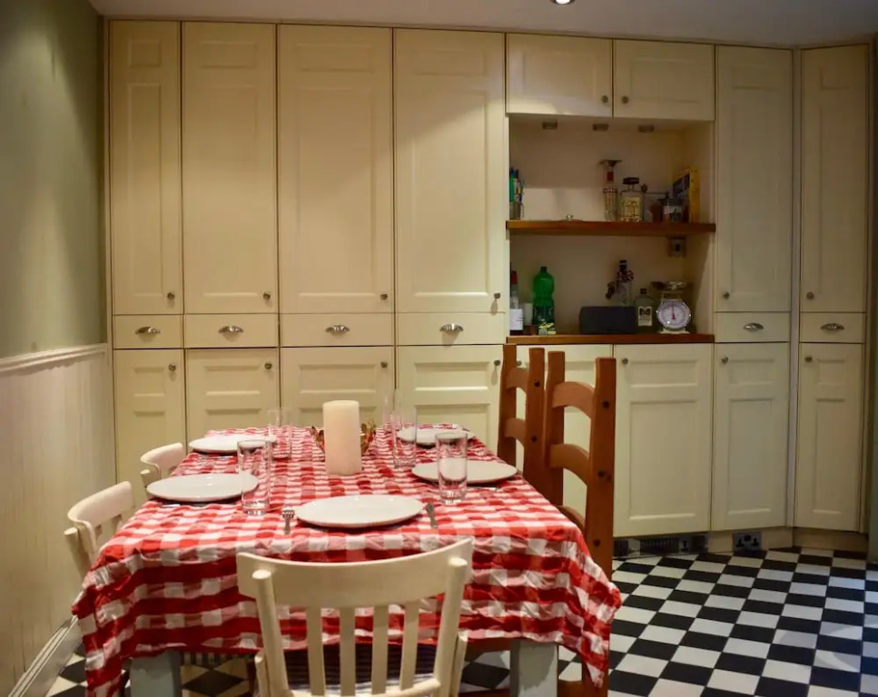 3 Bedroom House Near Portobello