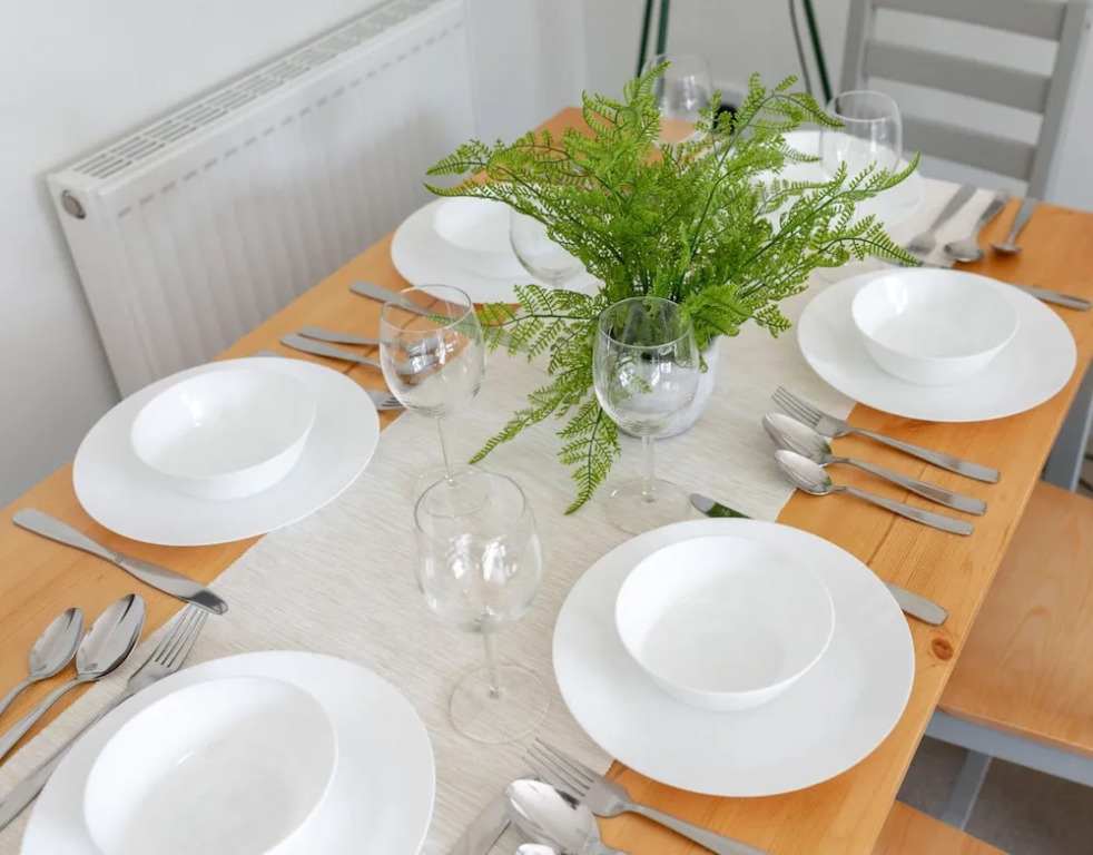 Albatross House - Comfy Home with Parking