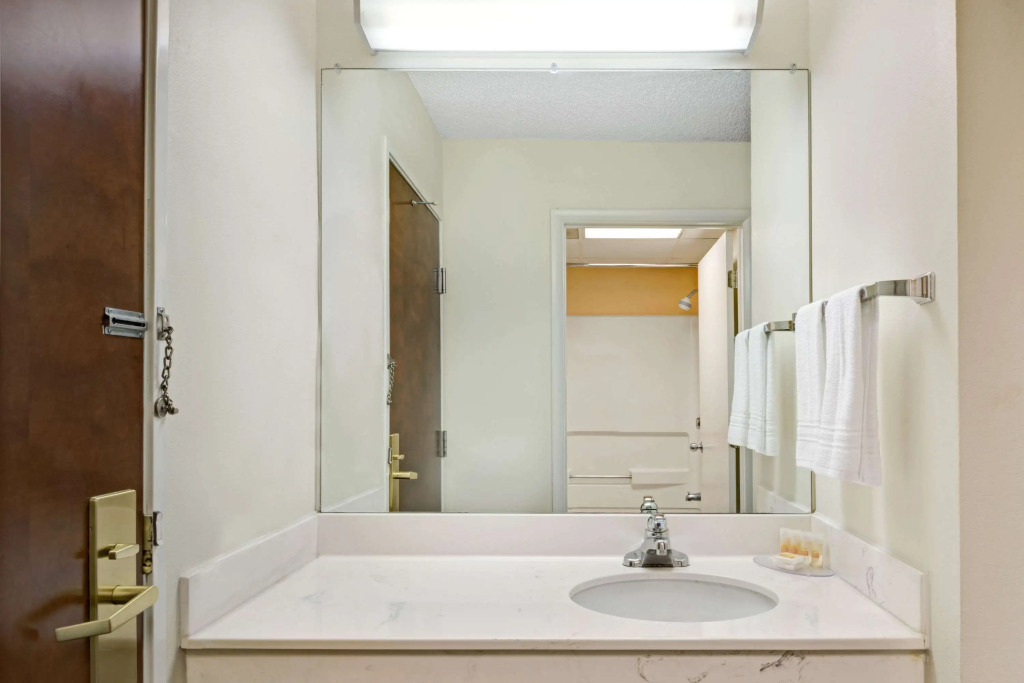 Days Inn by Wyndham Burlington East