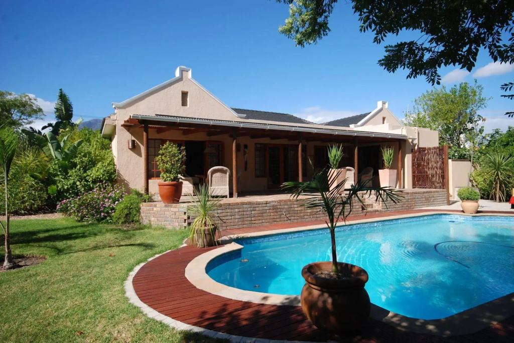 Khashamongo B & B