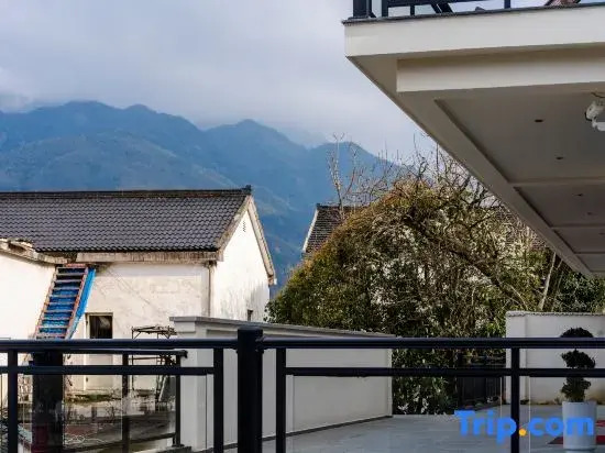 Jinyuan · 180° Mountain & Buddha View Zen Inn