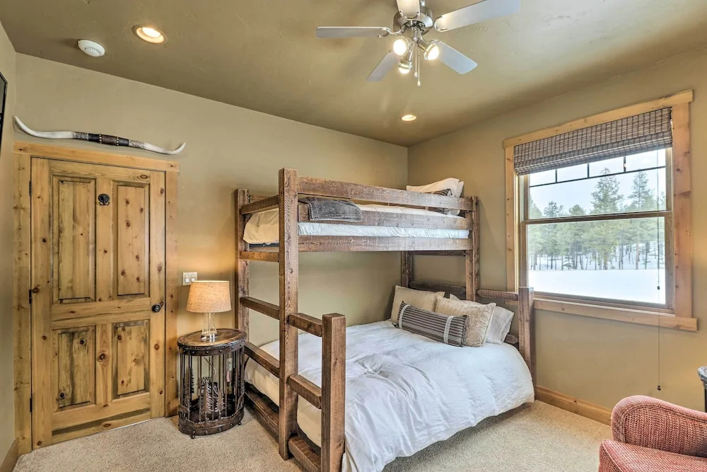 Beautiful Eureka Cabin Rental on Golf Resort