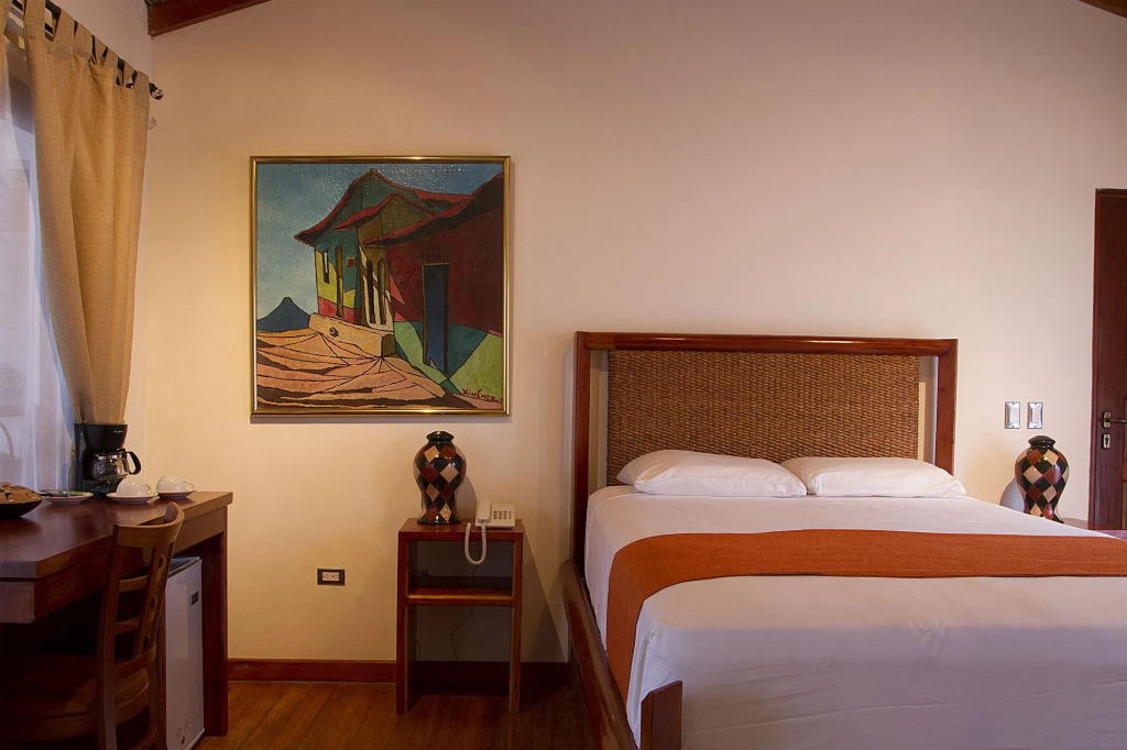 Estrada Hotel & Bistro