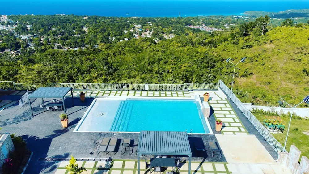 Chic Hideaway a Paradise Home in Jamaica