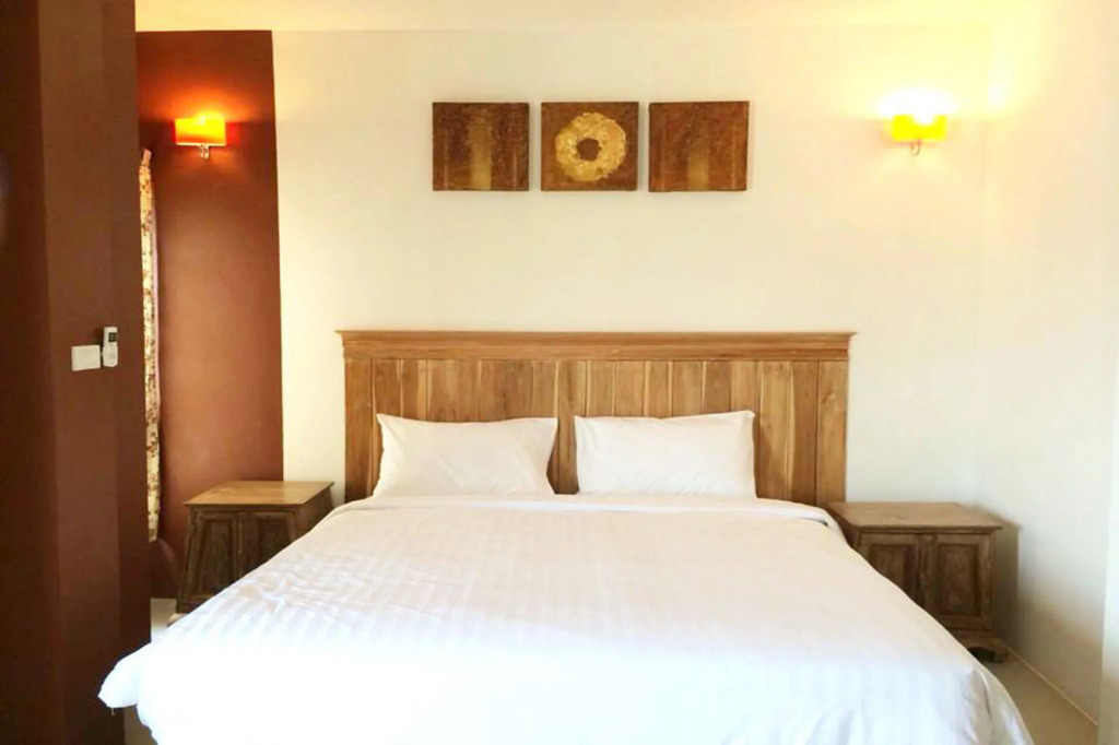 Yellow Tique Hotel