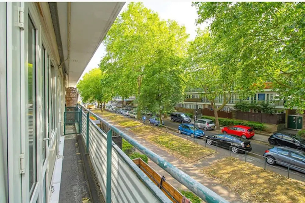 Spacious & Airy Apt w Balcony in Kentish Town