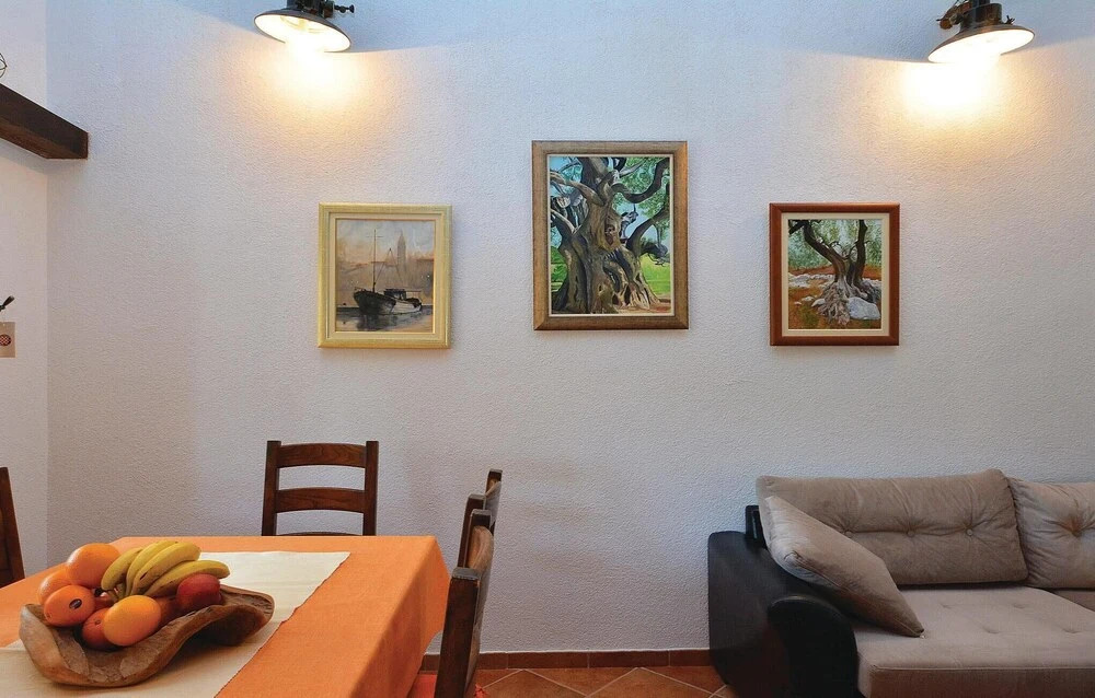 Cozy Home In Stari Grad