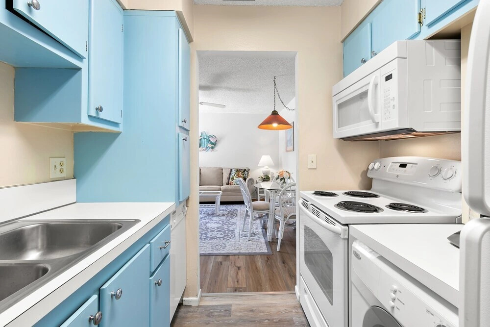 Madeira Beach Yacht Club 250F Two-bedroom Apartment