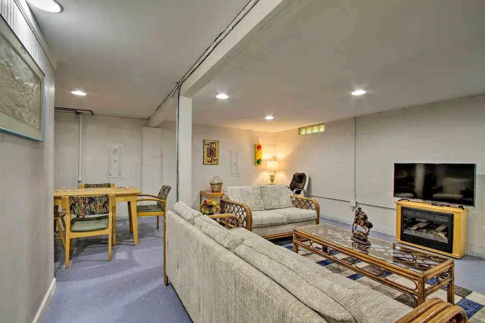 Rochester House w/ Yard - 5 Minutes to Mayo Clinic