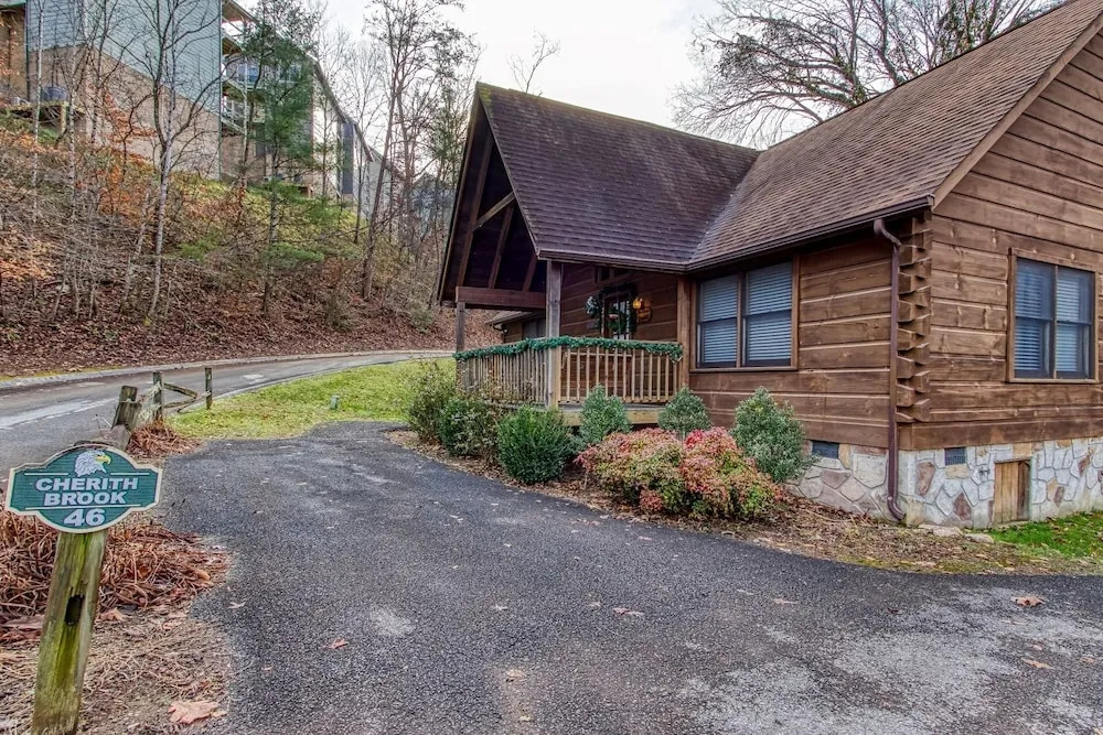 ER46 - Cherith Brook - Great location, Just across from swimming pool! cabin
