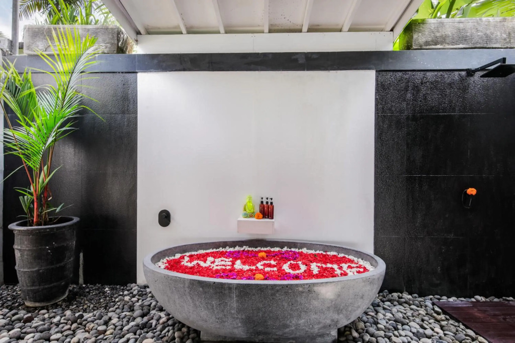 Villa Zebra Seminyak, 4BR private pool villa, Close to Potato Head