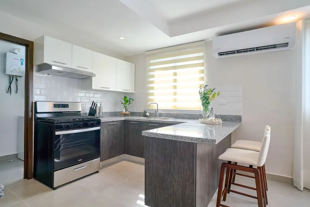 The LUX Natural Art Downtownsd Pool Gym 2BR