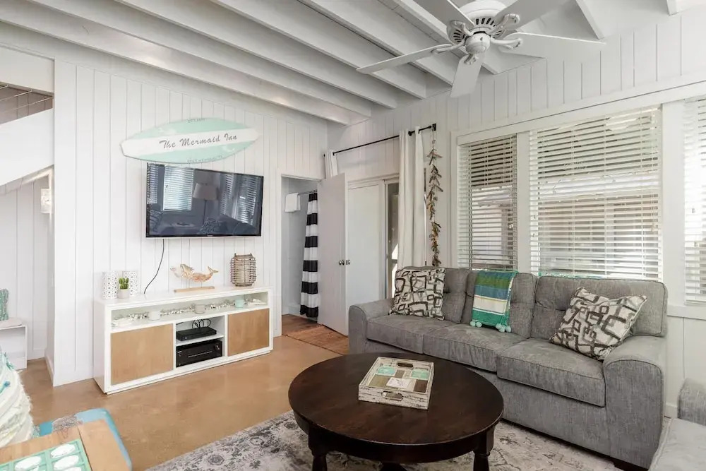 The Mermaid Inn - 4BR in Heart of Downtown Port A