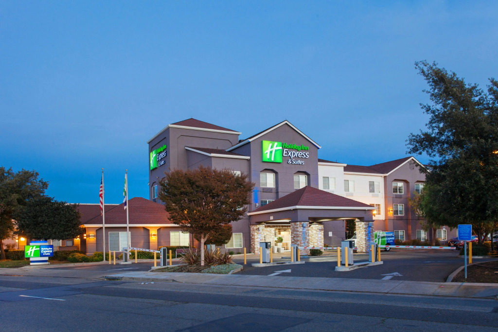 Holiday Inn Express & Suites Oakland - Airport by IHG
