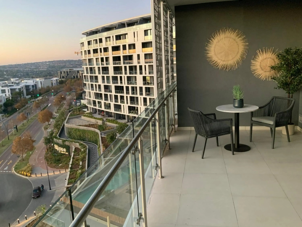 5 Star Elegant Apartments, Ellipse Waterfall City, Johannesburg
