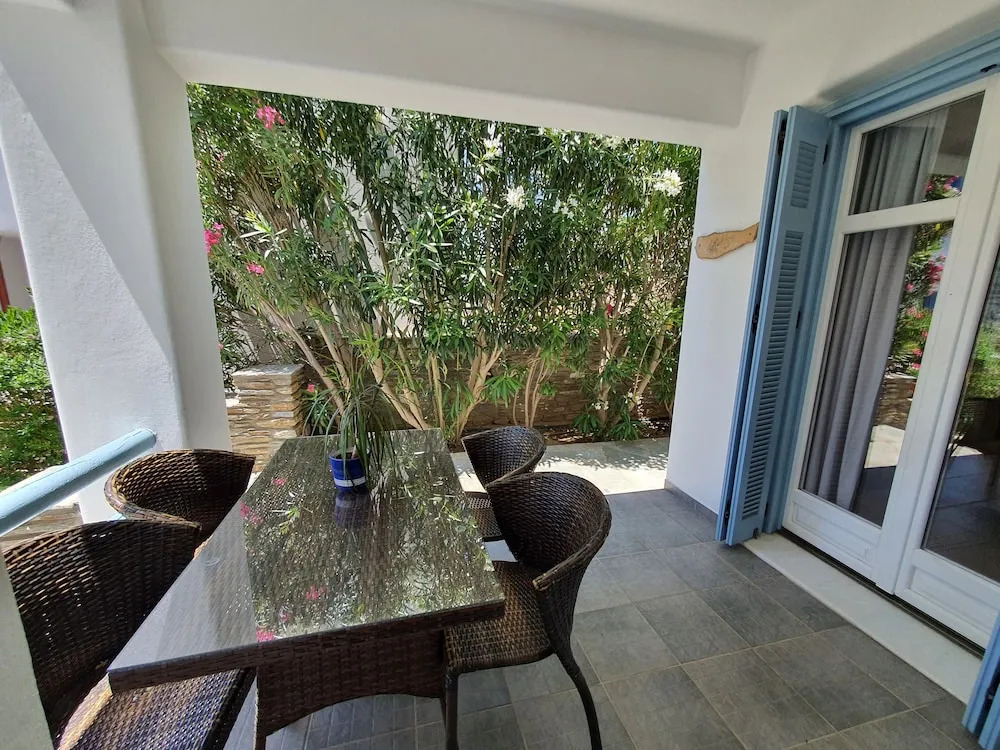 Karaoulanis Apartments