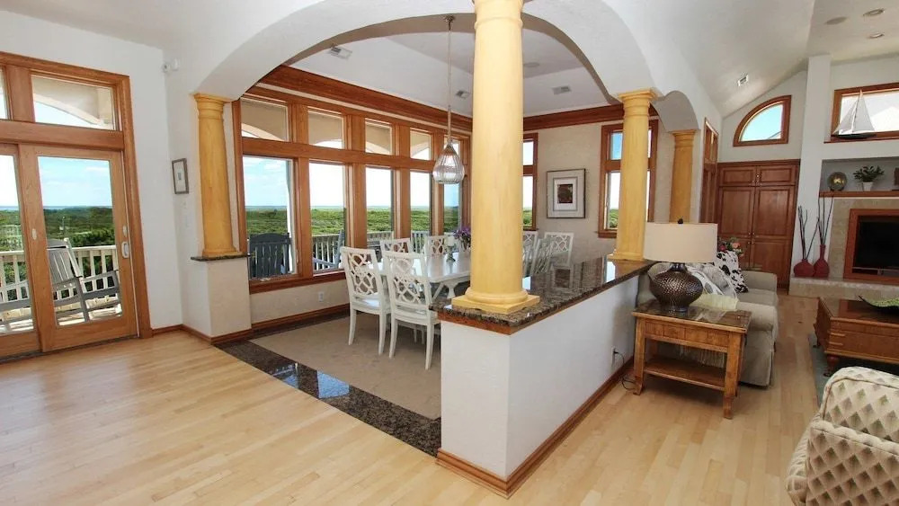Windrift - 6 Br Home