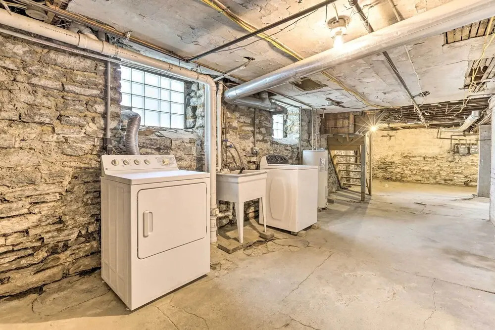 Pet-friendly Condo w/ Deck ~ 3 Mi to Dtwn!