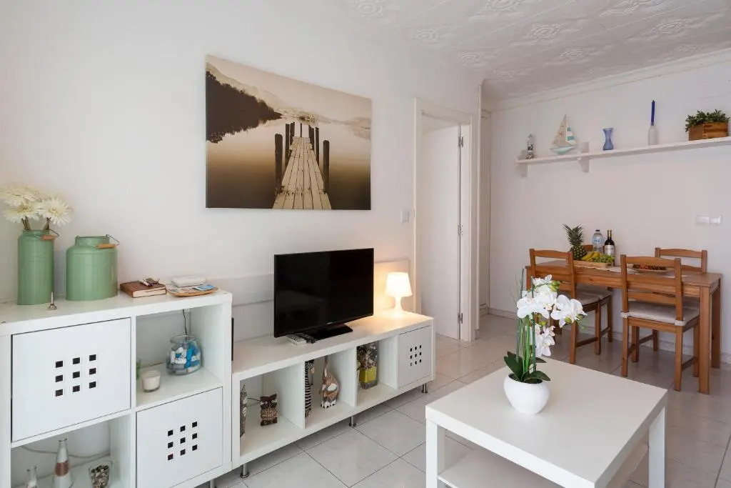 Apt 200 meters from the beach id